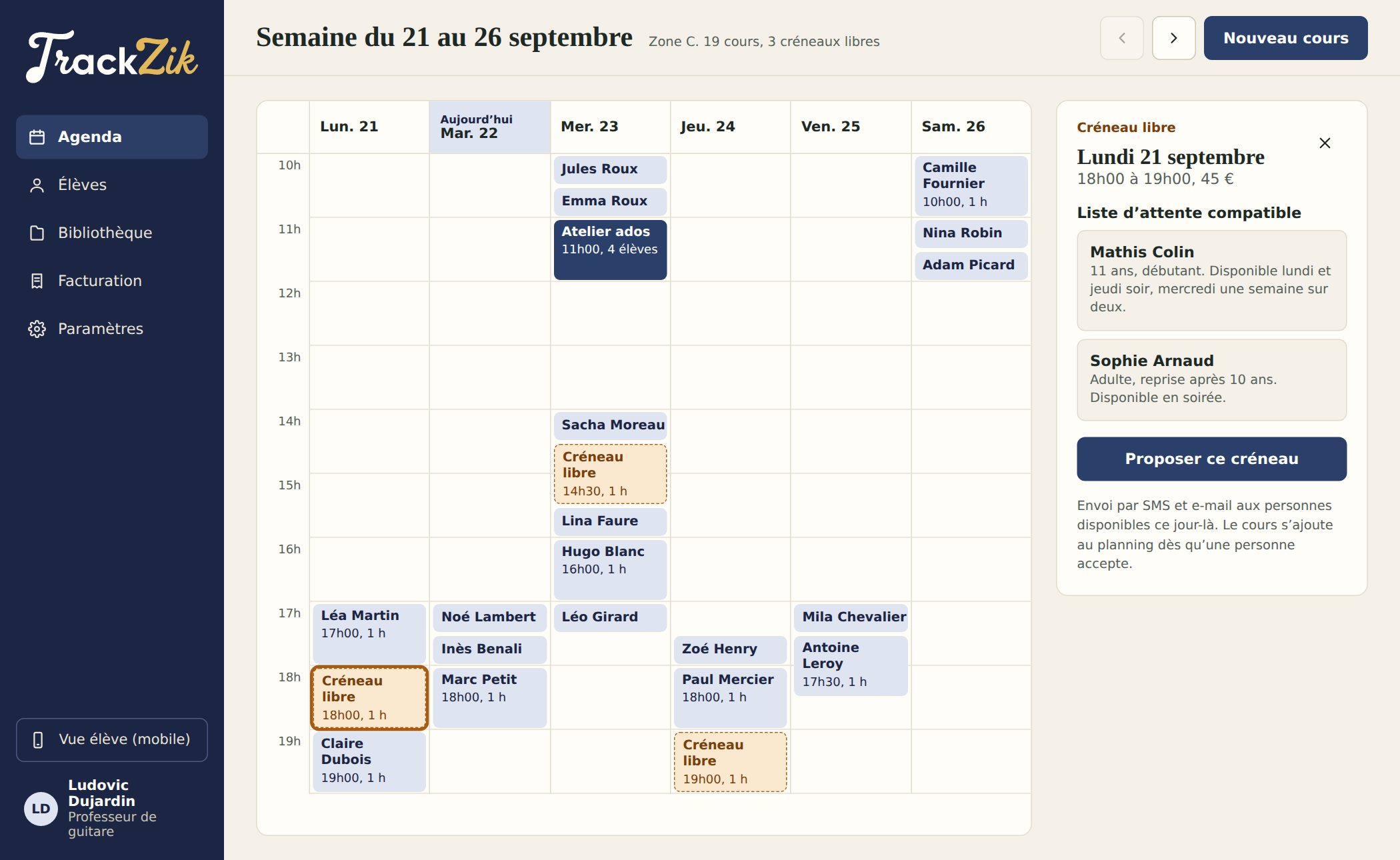 L'agenda TrackZik : une semaine de cours avec trois créneaux libres mis en évidence et la liste d'attente proposée pour l'un d'eux
